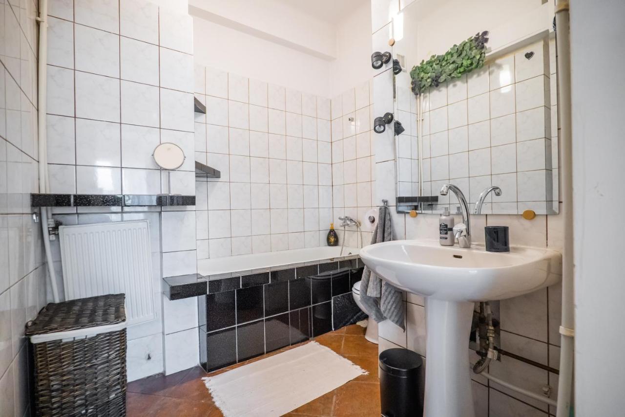 Bucharest Cozy Studio Luaran gambar