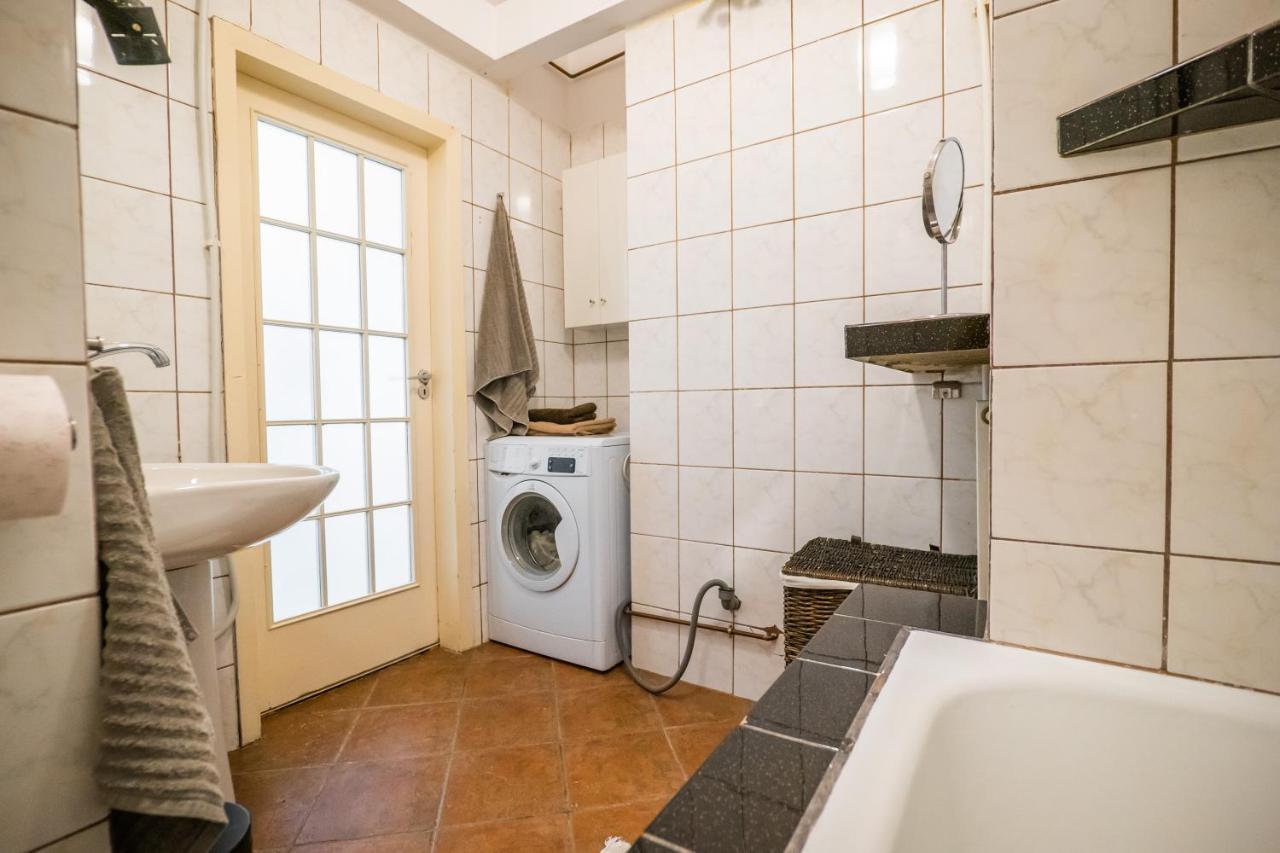 Bucharest Cozy Studio Luaran gambar